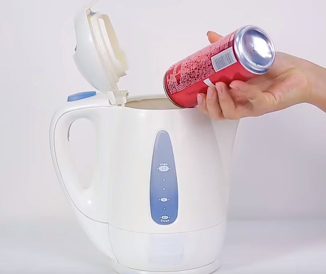 unusual cleaning hacks- cleaning kettle with cola