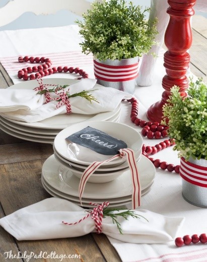 35 Fun and Simple Christmas Table Decorations